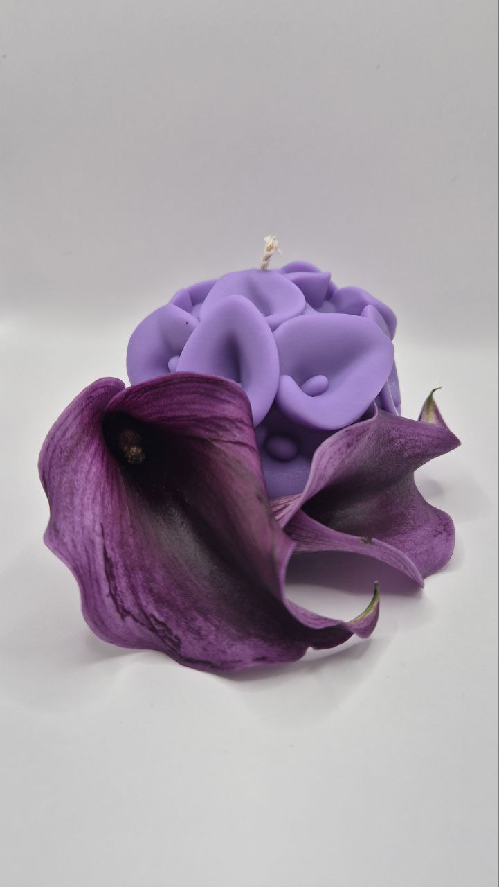 Calla Bloom Sphere Candle
