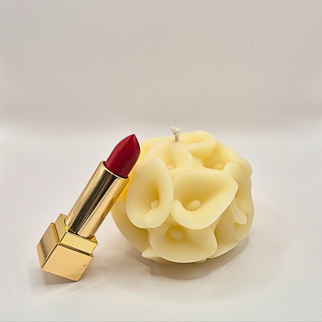 Calla Bloom Sphere Candle